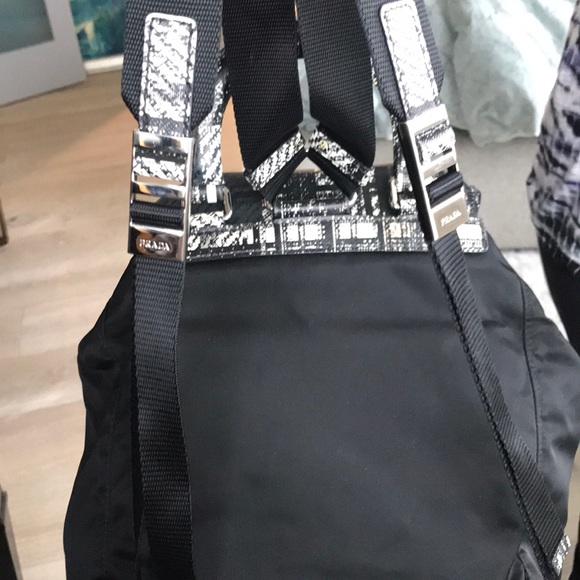 Prada ladies backpack , used only twice , new!!! - Picture 5 of 6